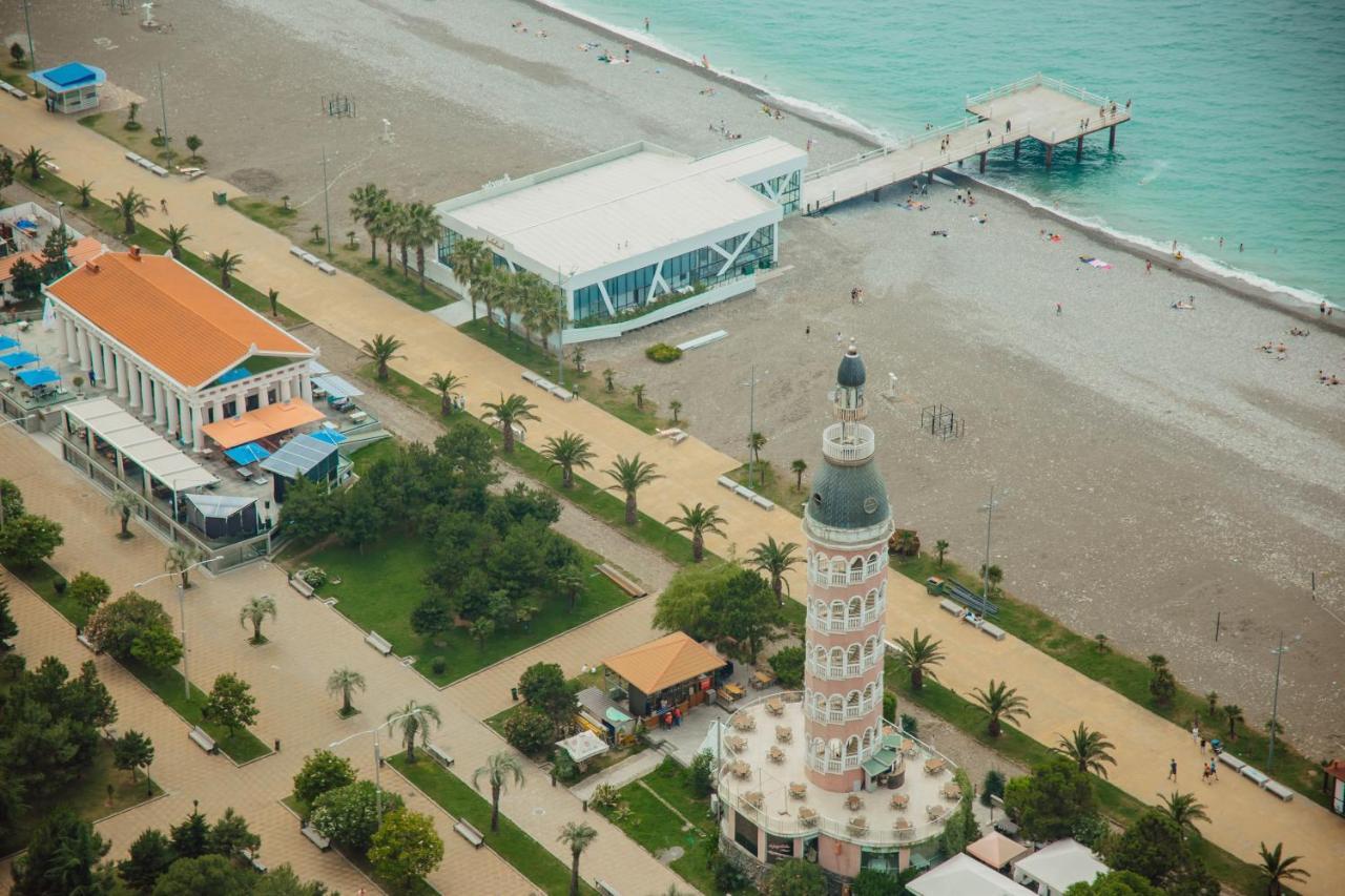 V. Orbi City Appartamento Batumi Esterno foto