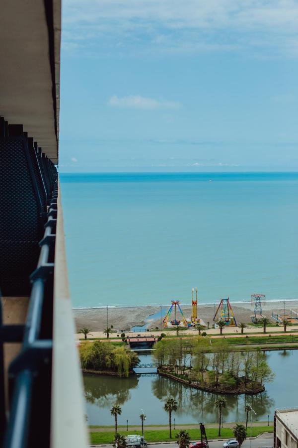 V. Orbi City Appartamento Batumi Esterno foto
